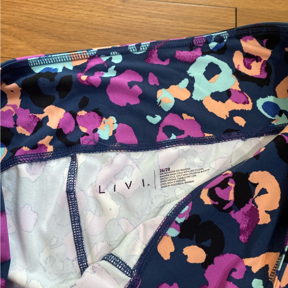 Livi Active leopard legging size 26/28 - Picture 5 of 5